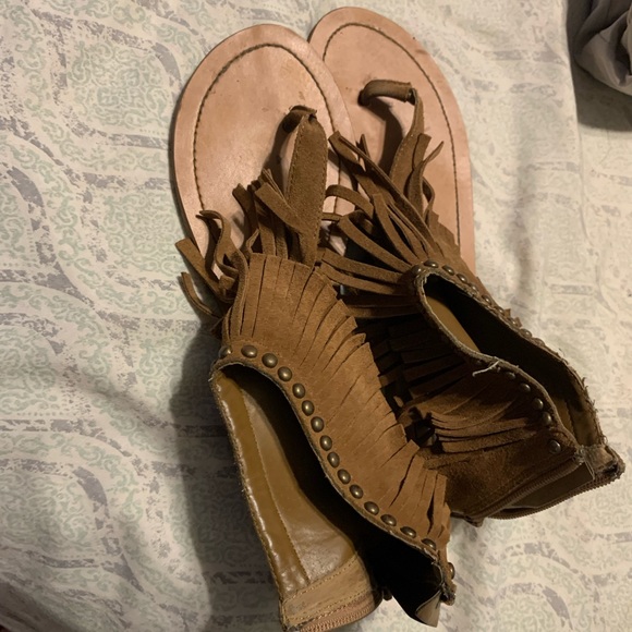 Steve Madden Shoes - Steve Madden fringe sandals size 10 flat zipper back
